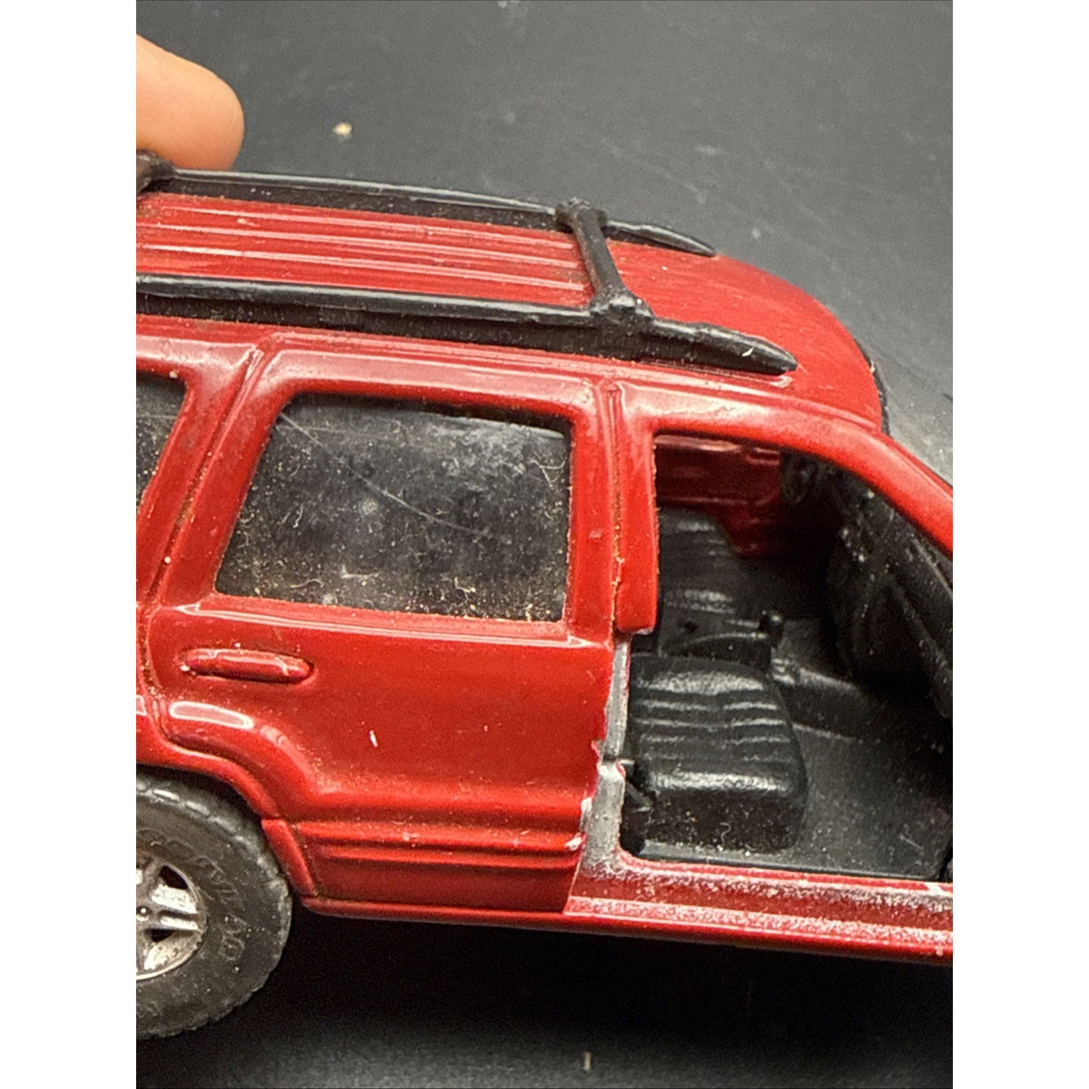 Diecast 2000 Jeep Grand Cherokee ~ 1/42 Scale ~ Red ~ MAISTO
