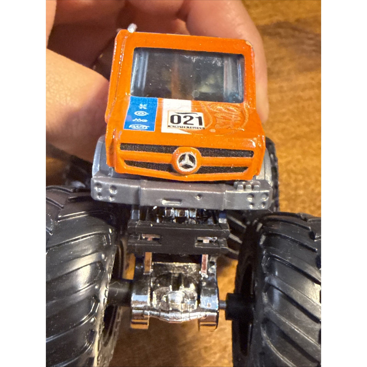 Hotwheels Monster Trucks Mercedes Benz Unimog Orange 1:64.