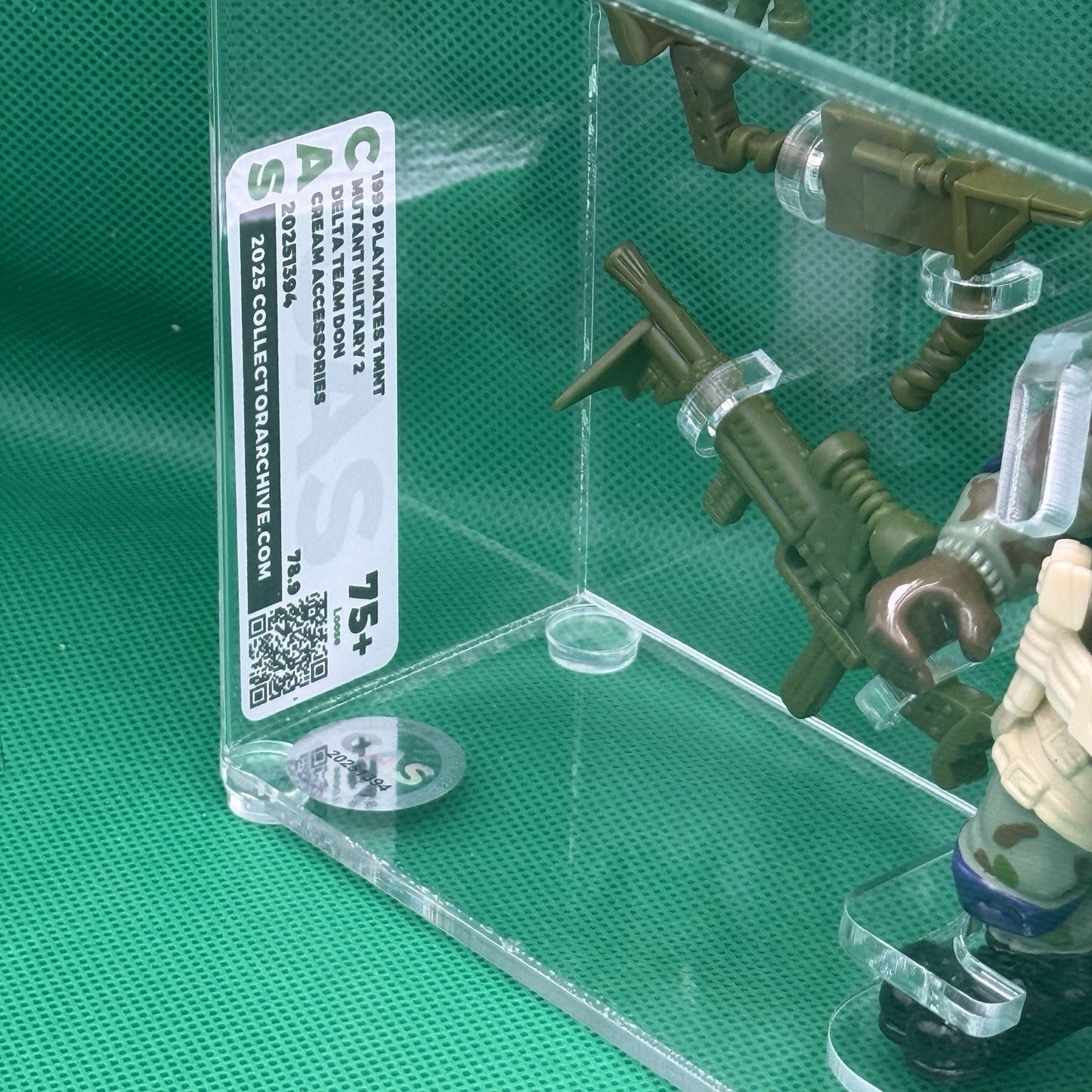 1999 Teenage Mutant Ninja Turtles Don delta force White Accessories CAS 75+