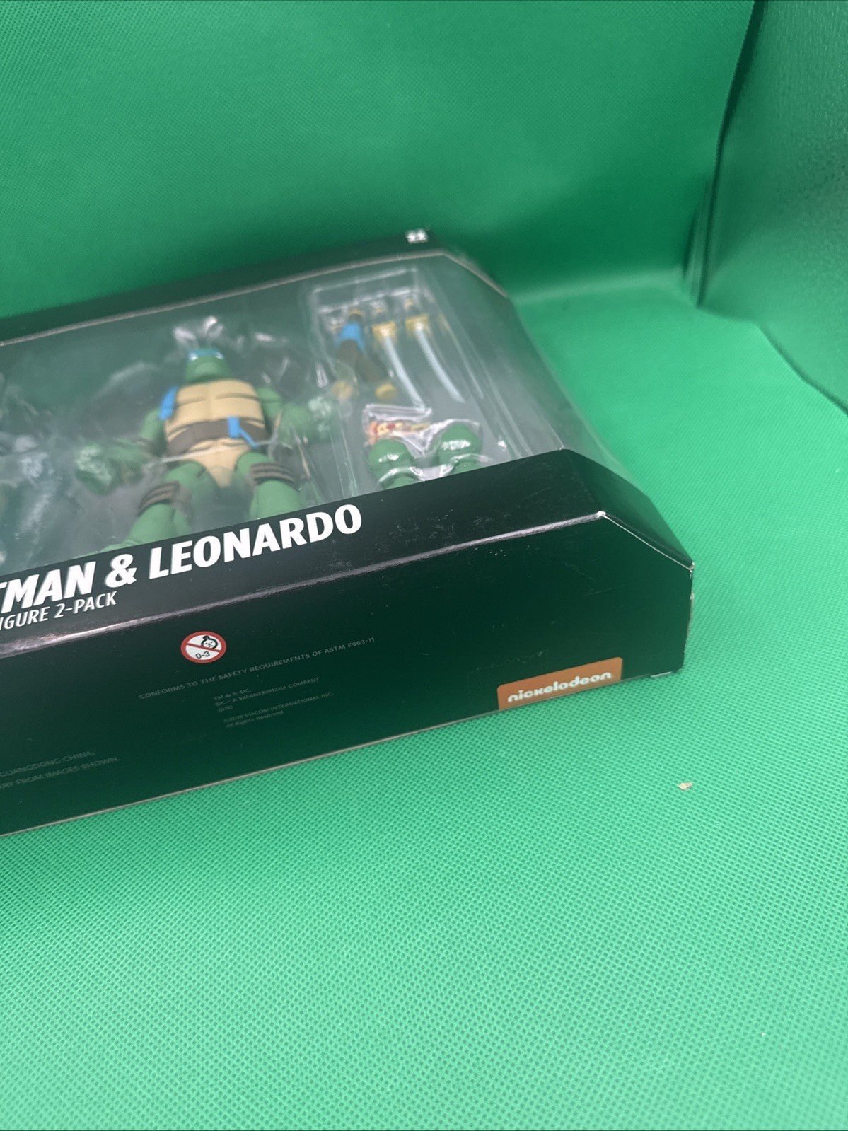 Batman vs Teenage Mutant Ninja Turtles Batman & Leonardo GameStop Exclusive - toyscardscomics