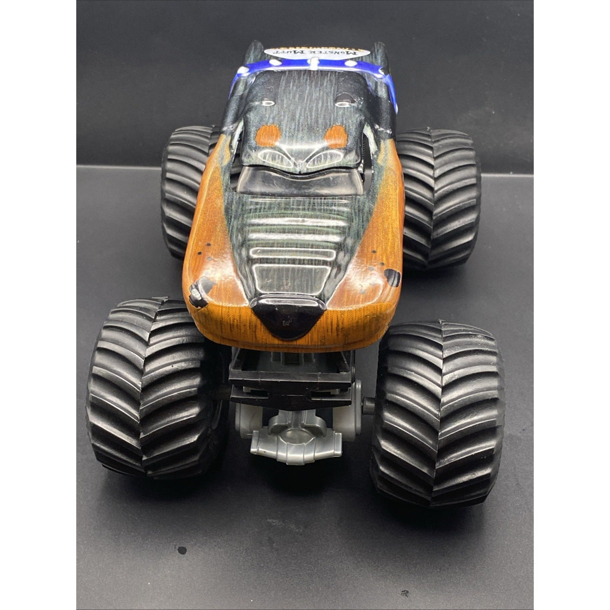 Hot Wheels Monster Jam Monster Mutt Rottweiler Diecast Metal Monster Truck