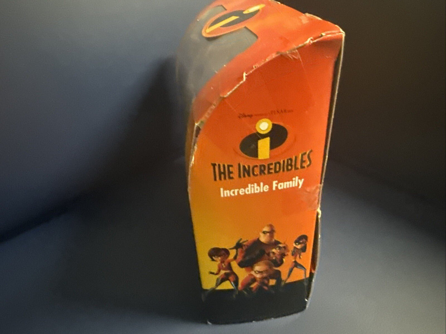 Disney THE INCREDIBLES “INCREDIBLE FAMILY” Action Figure Set 2003 New in Box - toyscardscomics