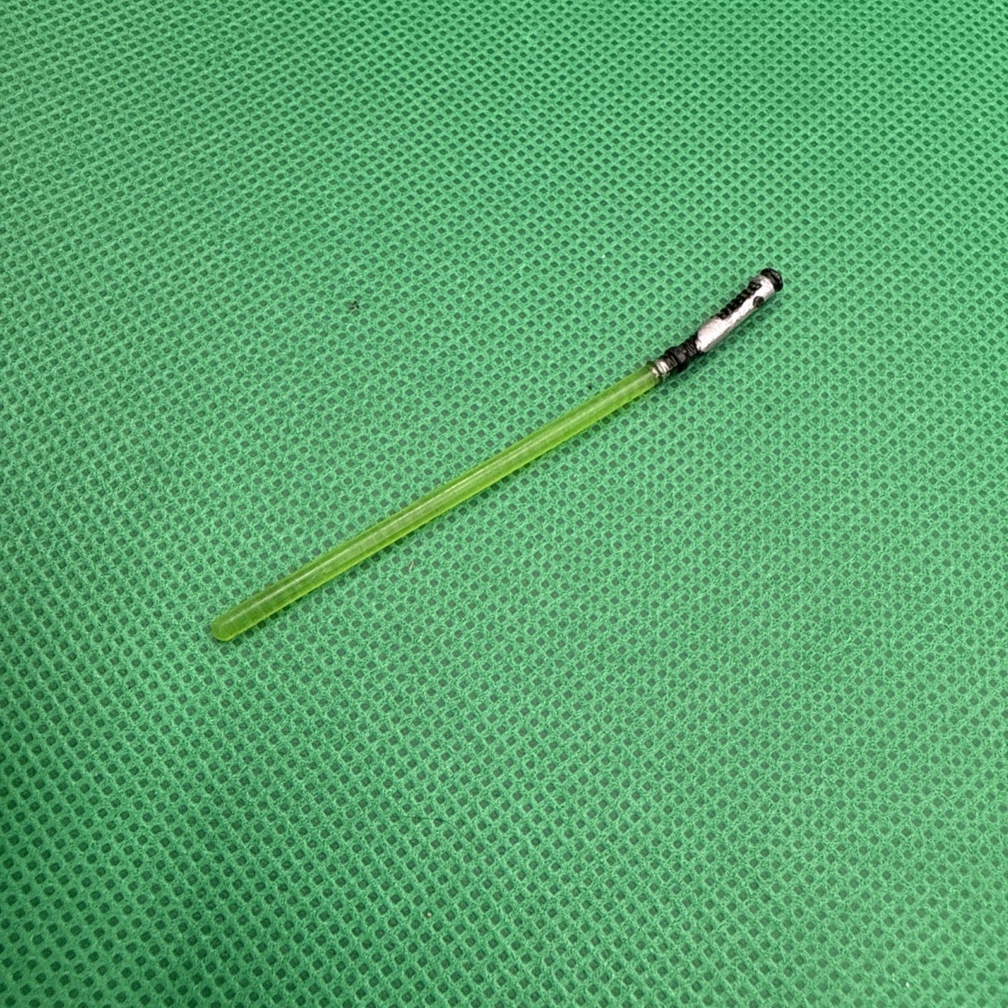 STAR WARS Hasbro 3.75" figure accessory light saber lightsaber Jedi Green - toyscardscomics