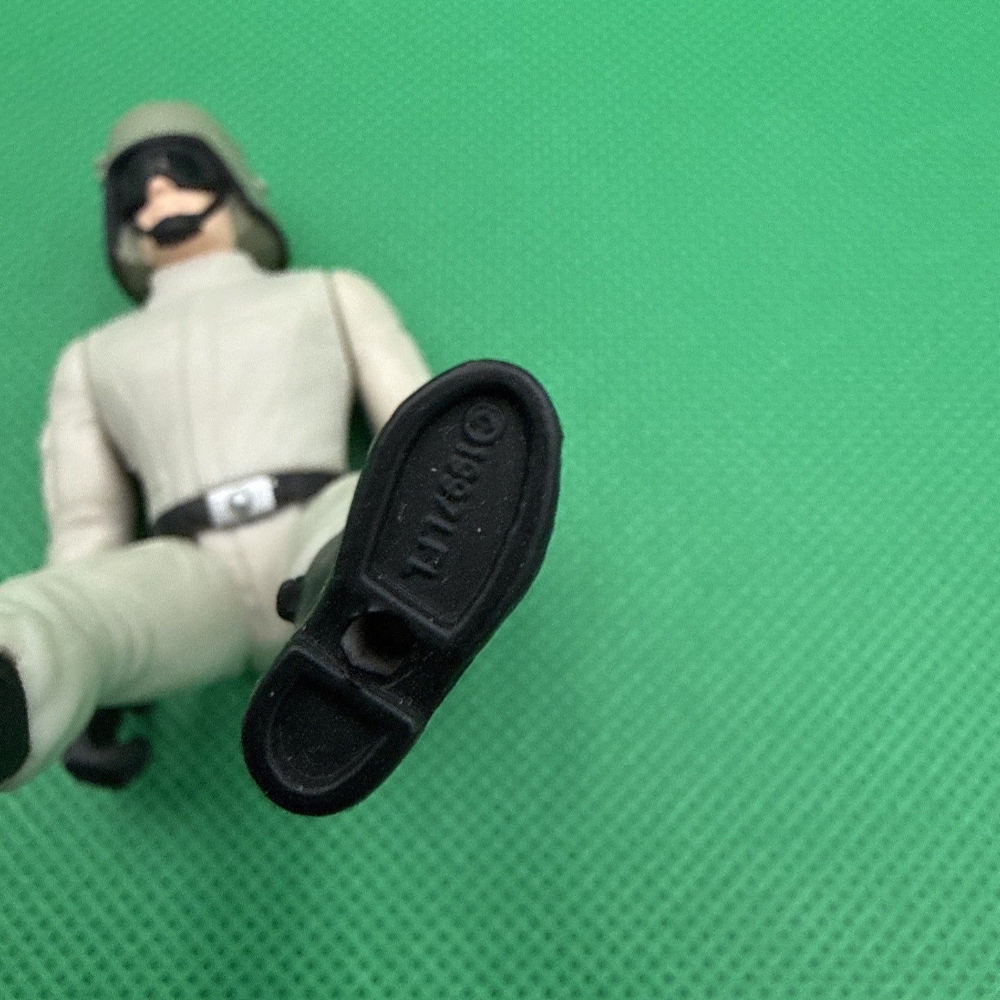 Vintage Star Wars Power Of The Force AT - ST Driver 1997 Kenner - toyscardscomics