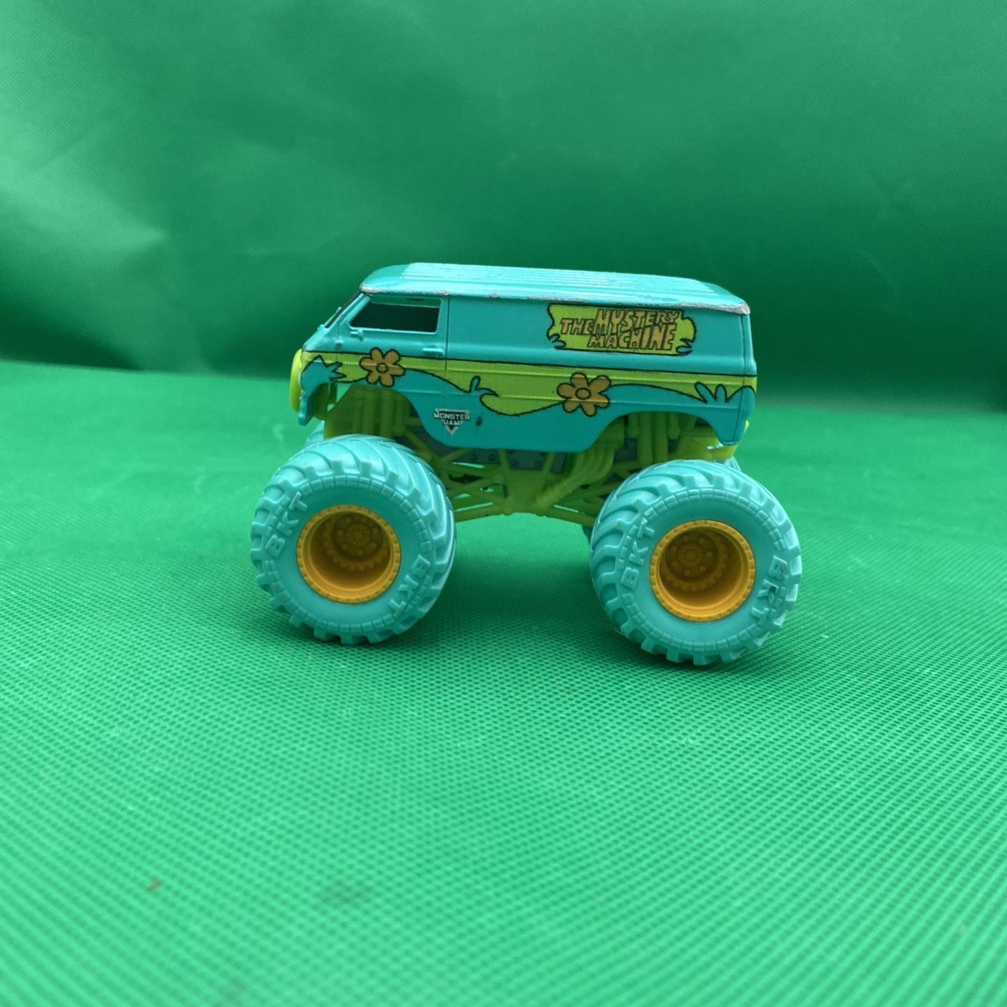 Hot Wheels Monster Jam Scooby Doo Mystery Machine Van Truck