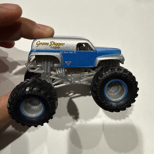Hot Wheels Monster Jam Grave Digger The Legend Color Blue