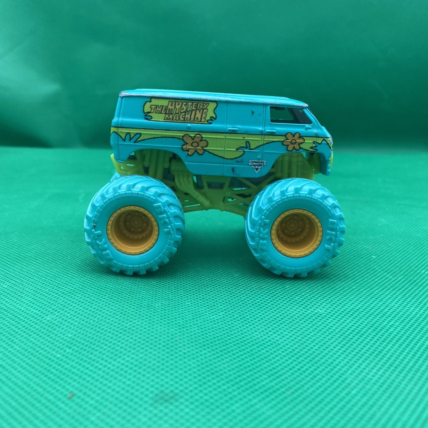 Hot Wheels Monster Jam Scooby Doo Mystery Machine Van Truck