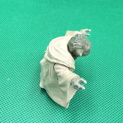 Hasbro YODA STAR WARS MINI 2”ACTION FIGURE PLASTIC TOY (PRE-OWNED)