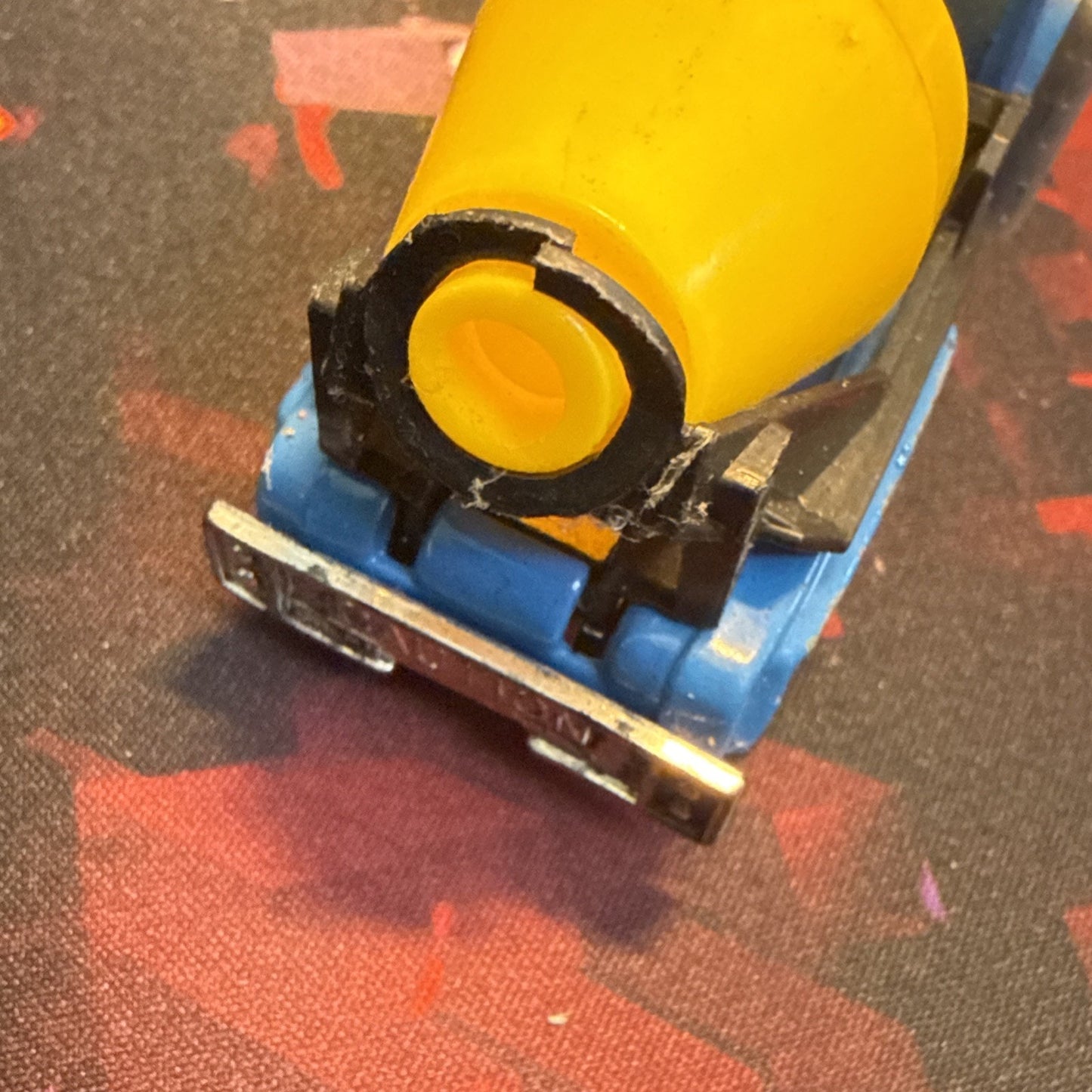 Matchbox Peterbilt 1981 Diecast Cement Truck Concrete Mixer Blue Yellow 1:80