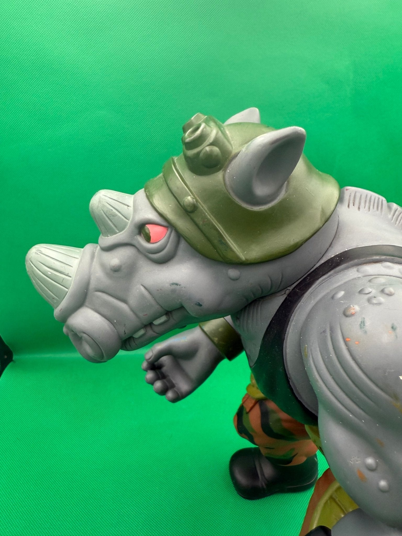 1990 Playmates TMNT Giant Rocksteady Teenage Mutant Ninja Turtles 13" - toyscardscomics
