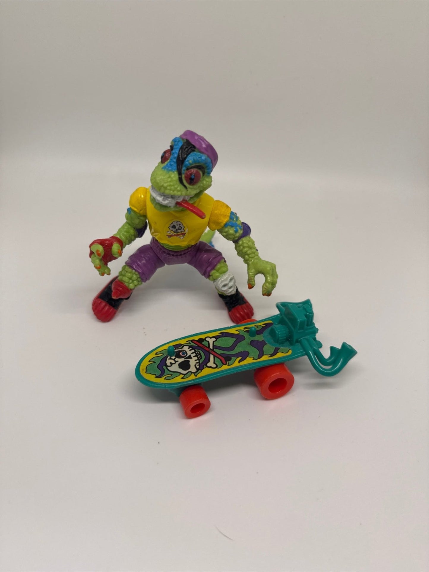 1990 Playmates TMNT Mondo Gecko Vintage 100% Complete Action Figure & Skateboard - toyscardscomics