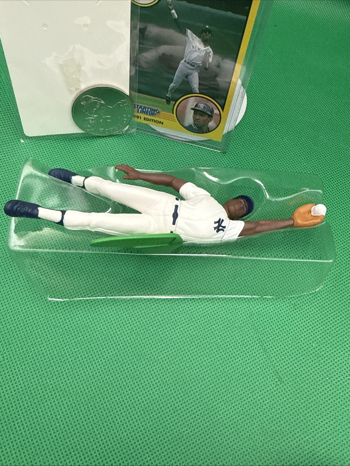 1991 Starting Lineup ROBERTO KELLY Figure Card Coin NY Yankees MLB SLU NEW - toyscardscomics