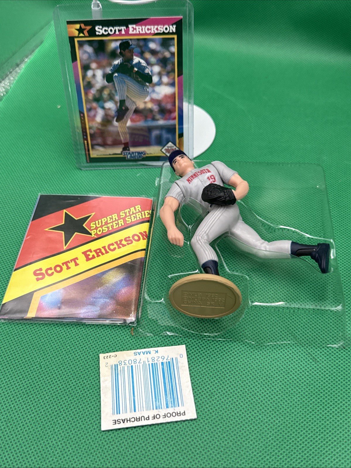 1992 Starting Lineup Scott Erickson Minnesota Twins Action Figure Card & Poster - toyscardscomics