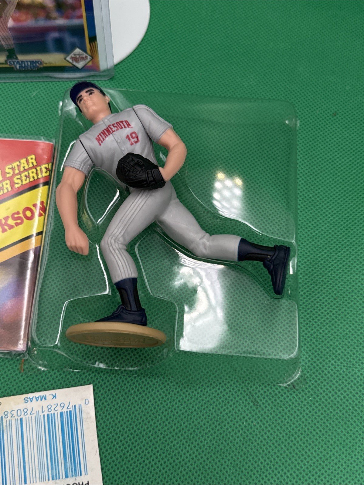 1992 Starting Lineup Scott Erickson Minnesota Twins Action Figure Card & Poster - toyscardscomics