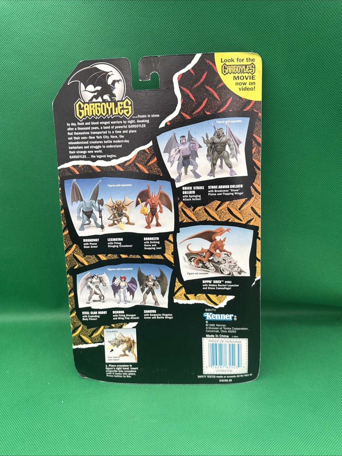1995 Gargoyles Lexington With Firing Stinging Crossbow By Kenner - toyscardscomics