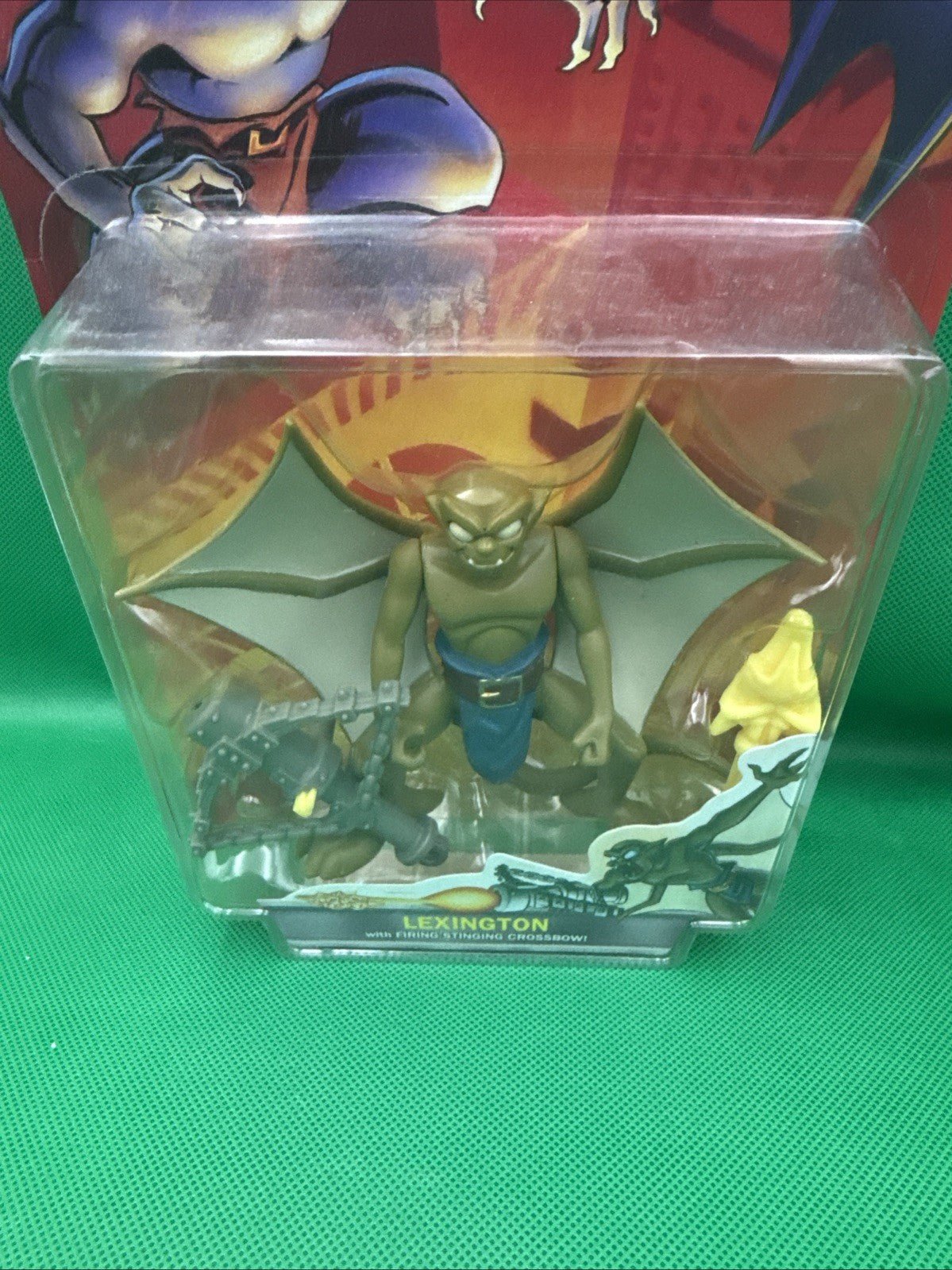 1995 Gargoyles Lexington With Firing Stinging Crossbow By Kenner - toyscardscomics
