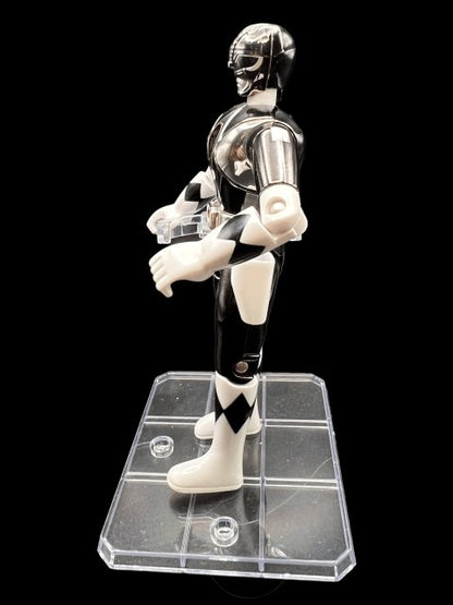 1995 - Power Ranger 5.5" Black Metallic Chrome Ranger Bandai - Used - toyscardscomics