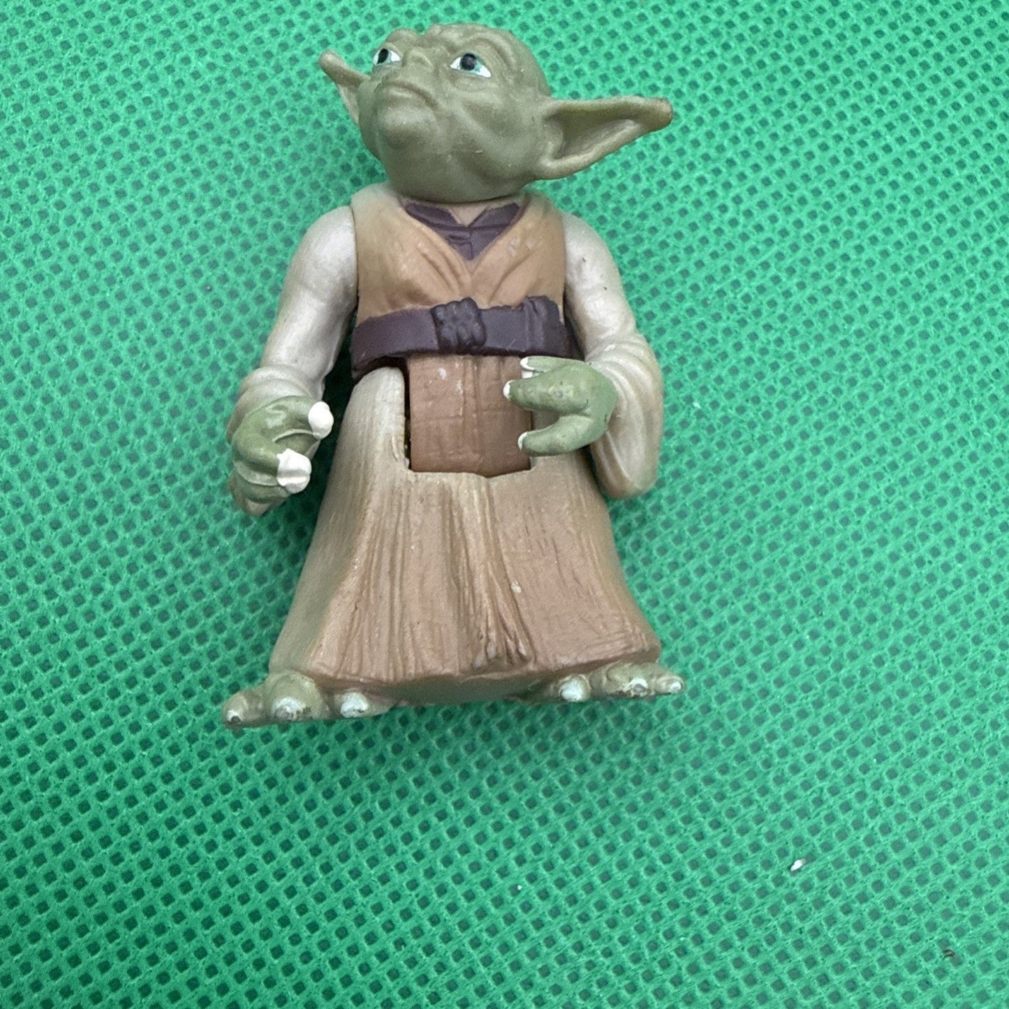 1995 STAR WARS POWER OF THE FORCE YODA 3.75" Figure - toyscardscomics