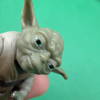 1995 STAR WARS POWER OF THE FORCE YODA 3.75" Figure - toyscardscomics