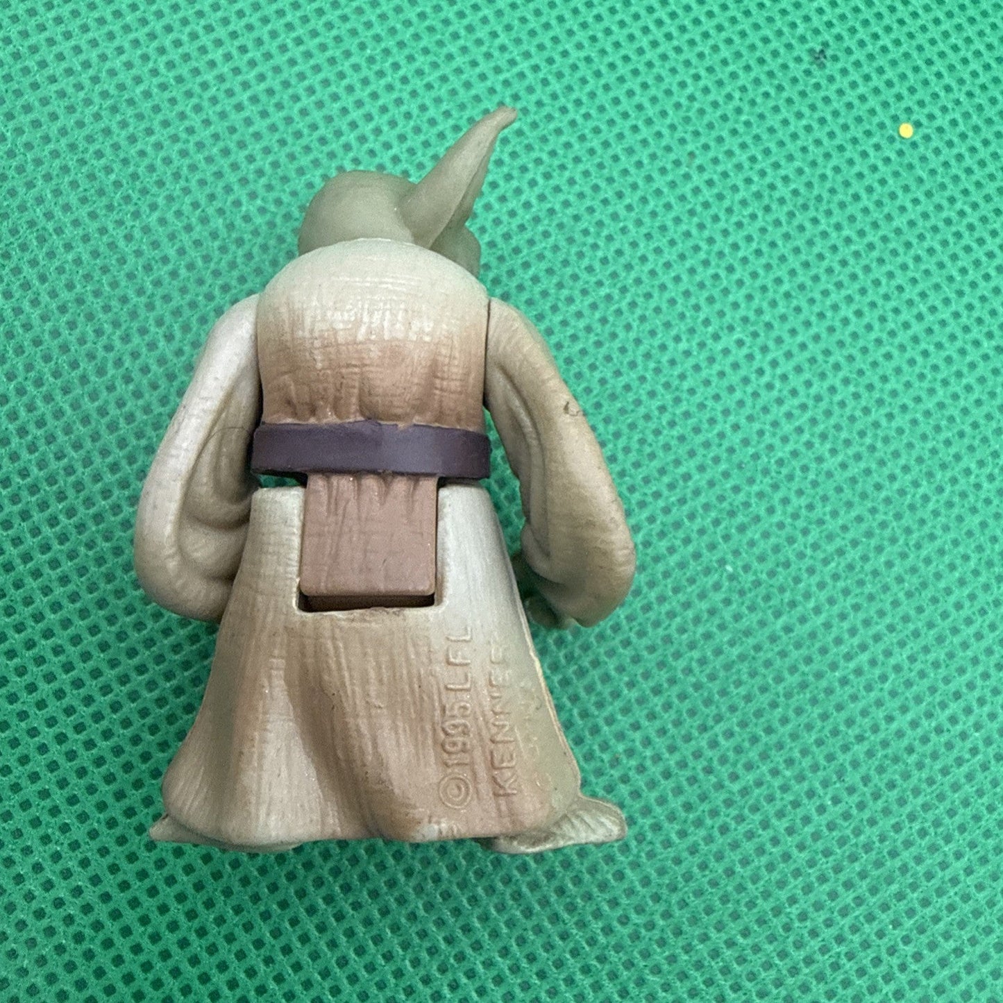 1995 STAR WARS POWER OF THE FORCE YODA 3.75" Figure - toyscardscomics