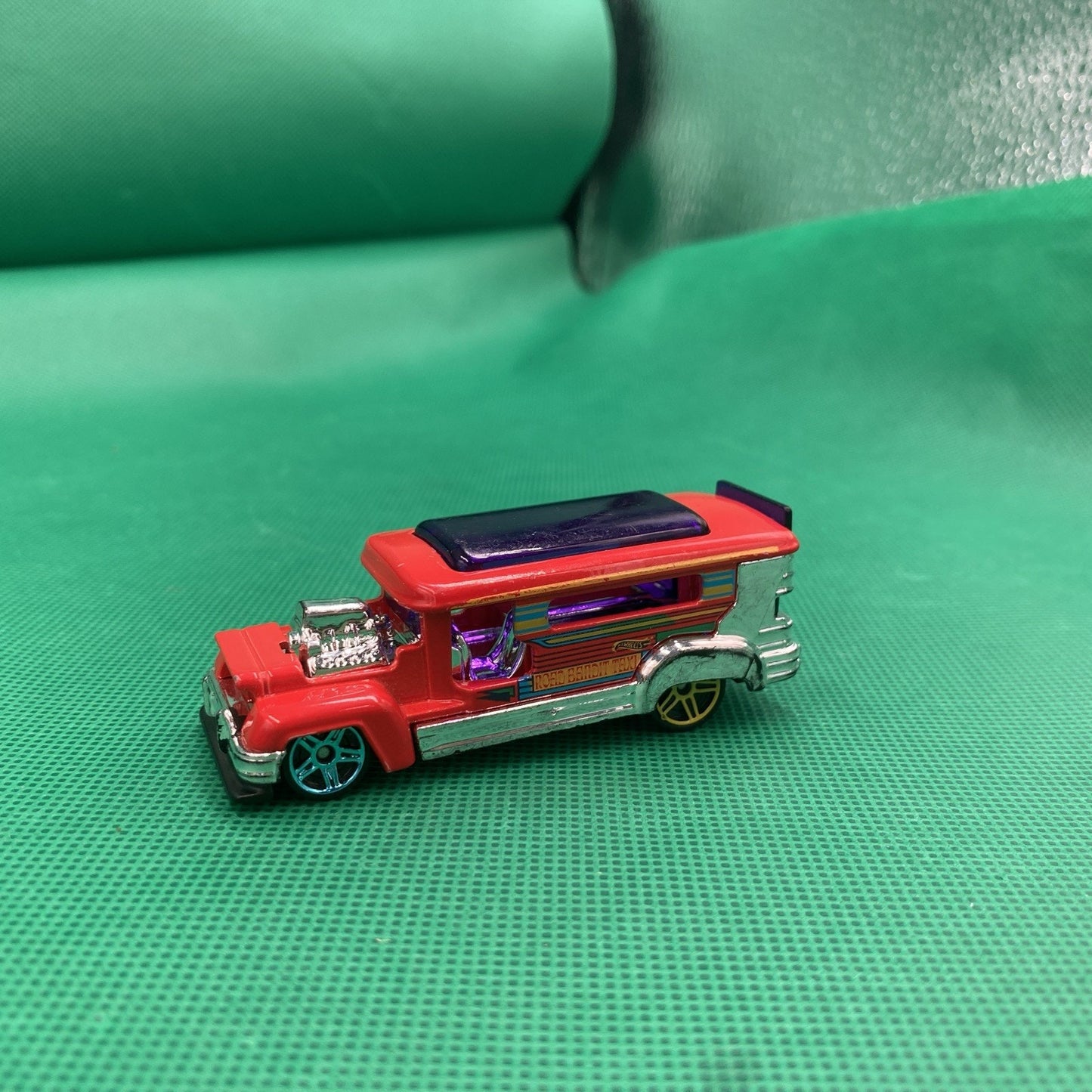 Hot Wheels Road Bandit Taxi rot/grau HW Art Cars Neu/OVP Jeepney Sammeltaxi Bus
