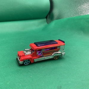 Hot Wheels Road Bandit Taxi rot/grau HW Art Cars Neu/OVP Jeepney Sammeltaxi Bus