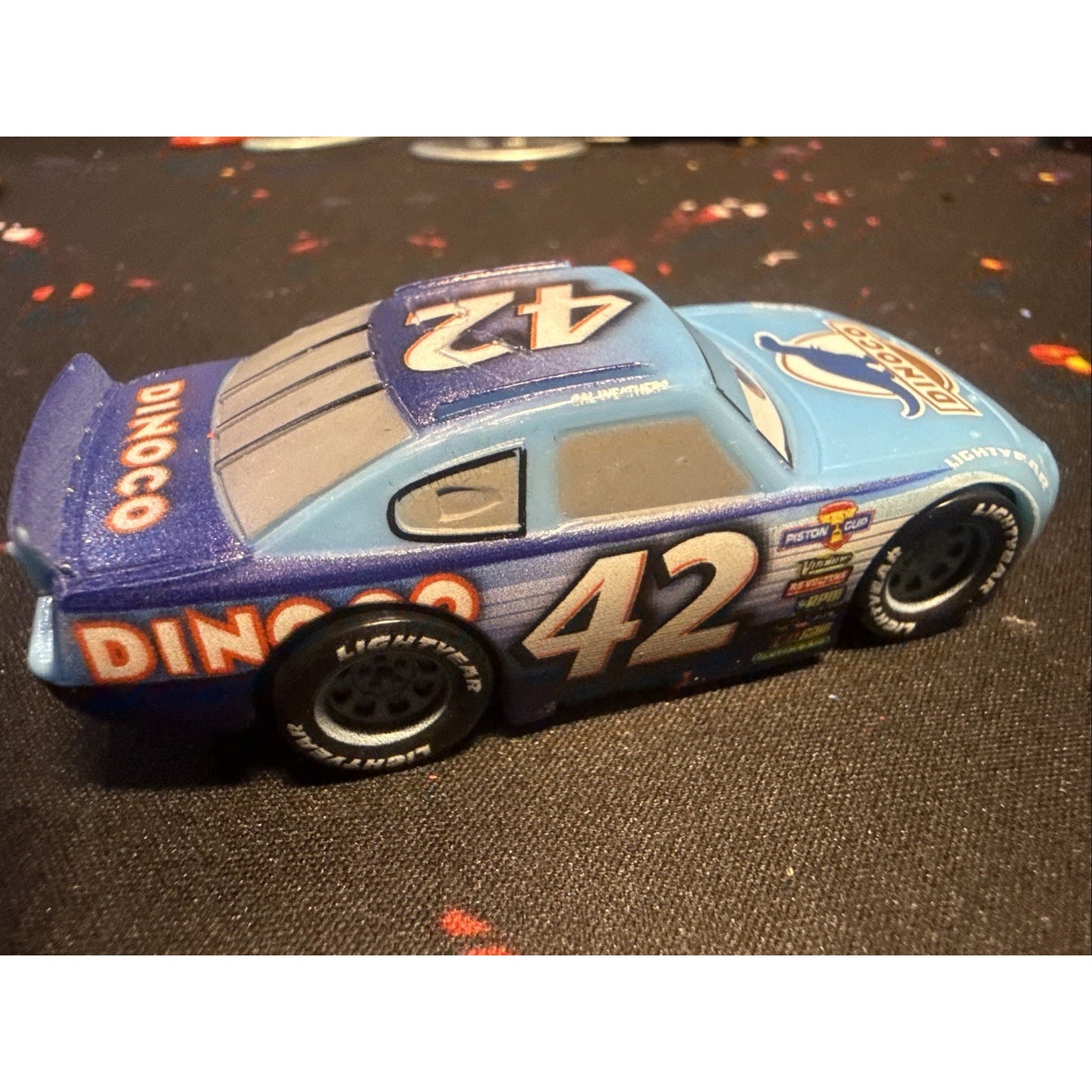 Disney Pixar Cars 3 Cal Weathers #42 Dinoco 1:43