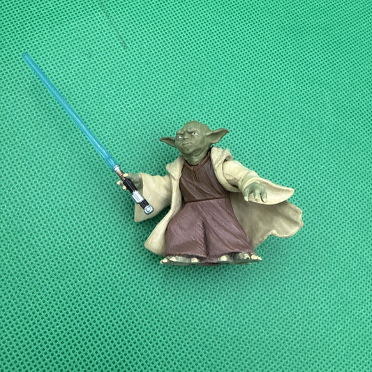 2001 Star Wars Yoda Jedi Master 3.75” Action Figure Attack of the Clones Saga - toyscardscomics