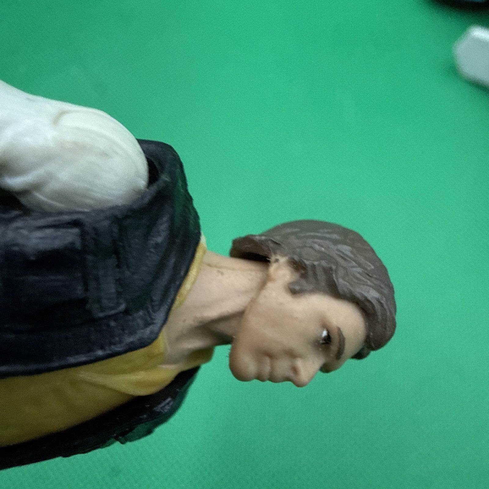 2004 STAR WARS HAN SOLO 3.75" Action Figure - toyscardscomics