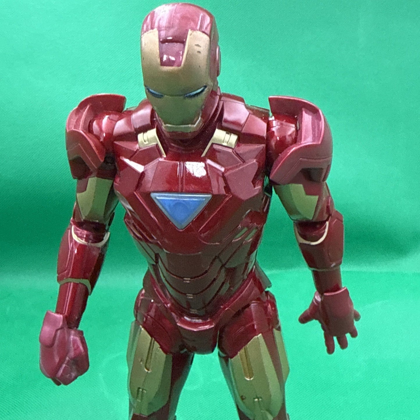 2010 Marvel Hasbro Combat Talking Iron Man 10" Action Figure - toyscardscomics