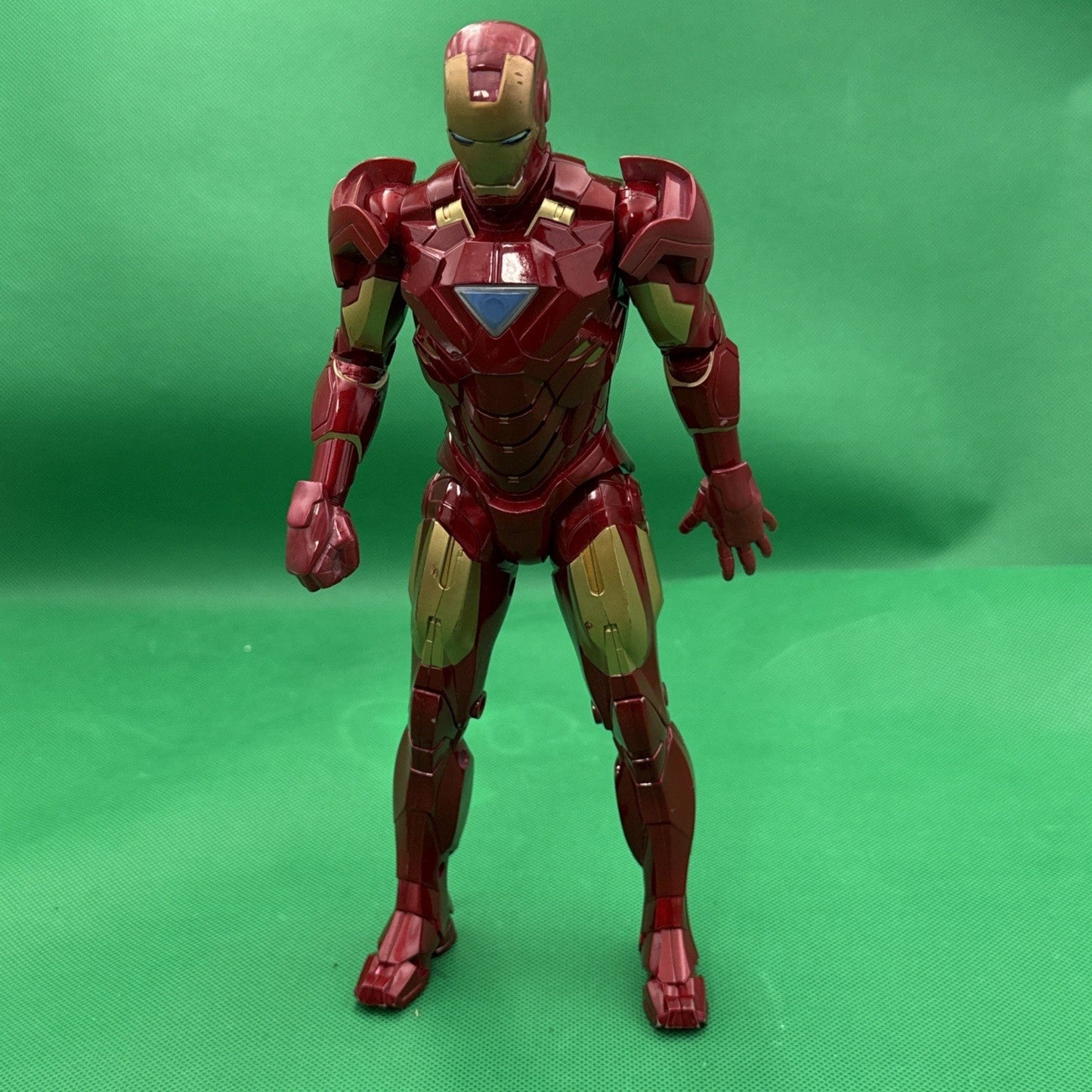 2010 Marvel Hasbro Combat Talking Iron Man 10" Action Figure - toyscardscomics