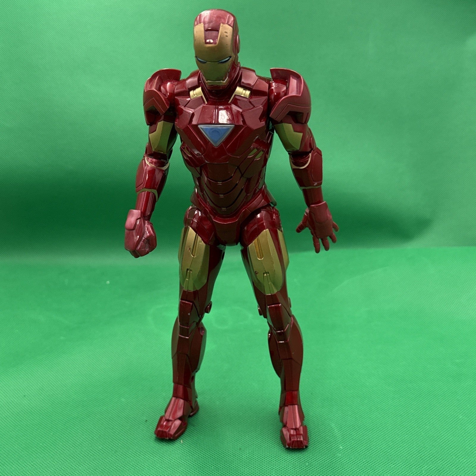 2010 Marvel Hasbro Combat Talking Iron Man 10" Action Figure - toyscardscomics