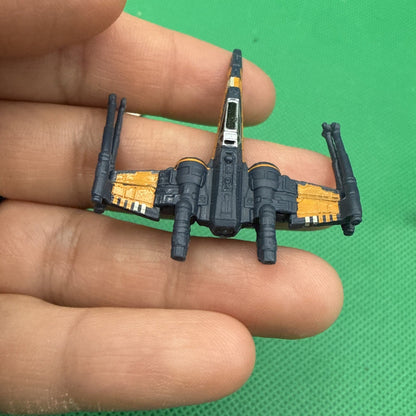 2014 Hot Wheels Star Wars Starships Poe's X - Wing Die Cast Vehicle - toyscardscomics