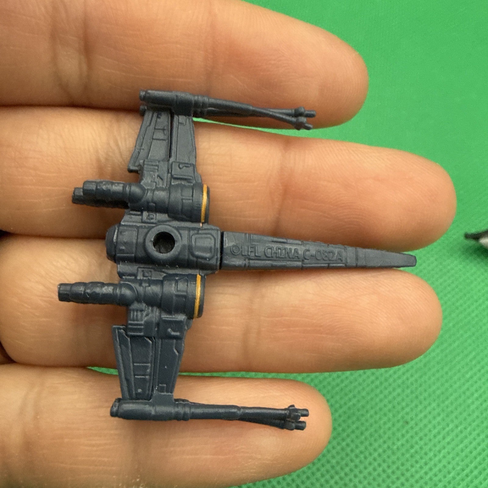 2014 Hot Wheels Star Wars Starships Poe's X - Wing Die Cast Vehicle - toyscardscomics
