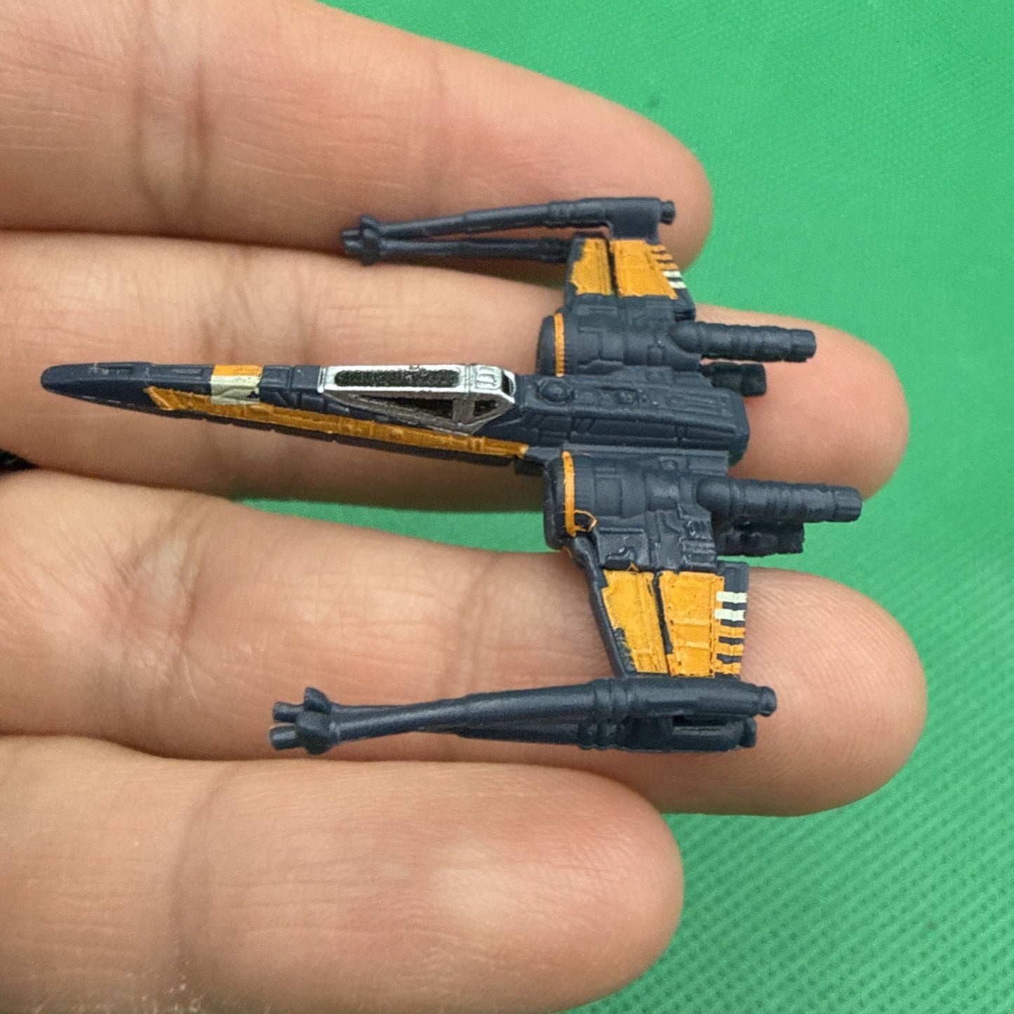 2014 Hot Wheels Star Wars Starships Poe's X - Wing Die Cast Vehicle - toyscardscomics