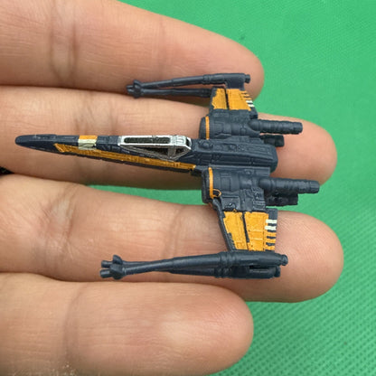 2014 Hot Wheels Star Wars Starships Poe's X - Wing Die Cast Vehicle - toyscardscomics