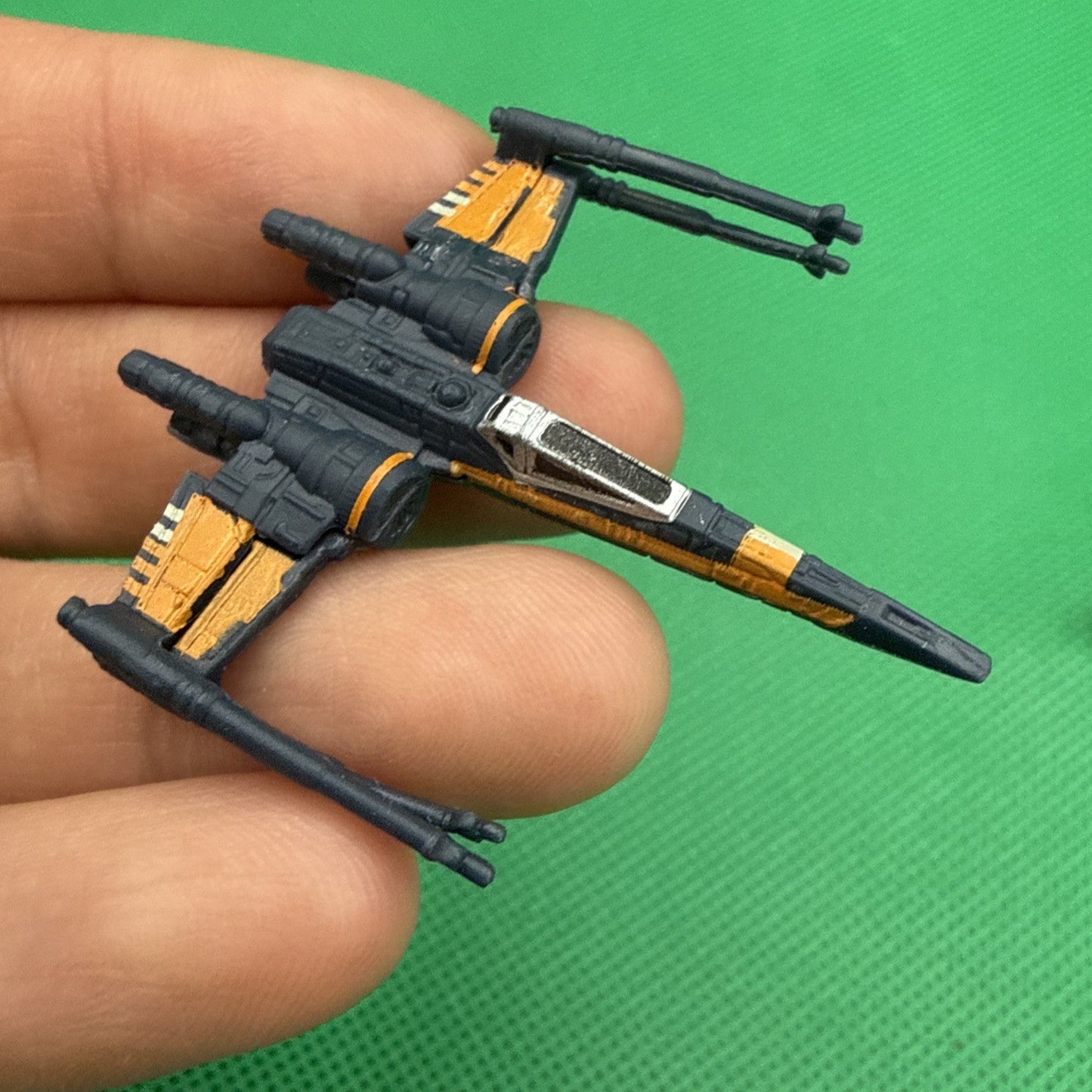 2014 Hot Wheels Star Wars Starships Poe's X - Wing Die Cast Vehicle - toyscardscomics