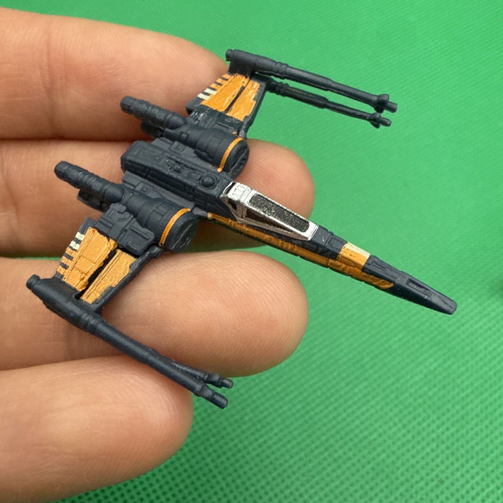 2014 Hot Wheels Star Wars Starships Poe's X - Wing Die Cast Vehicle - toyscardscomics