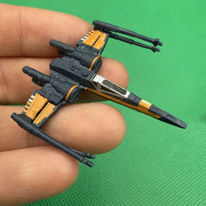 2014 Hot Wheels Star Wars Starships Poe's X - Wing Die Cast Vehicle - toyscardscomics