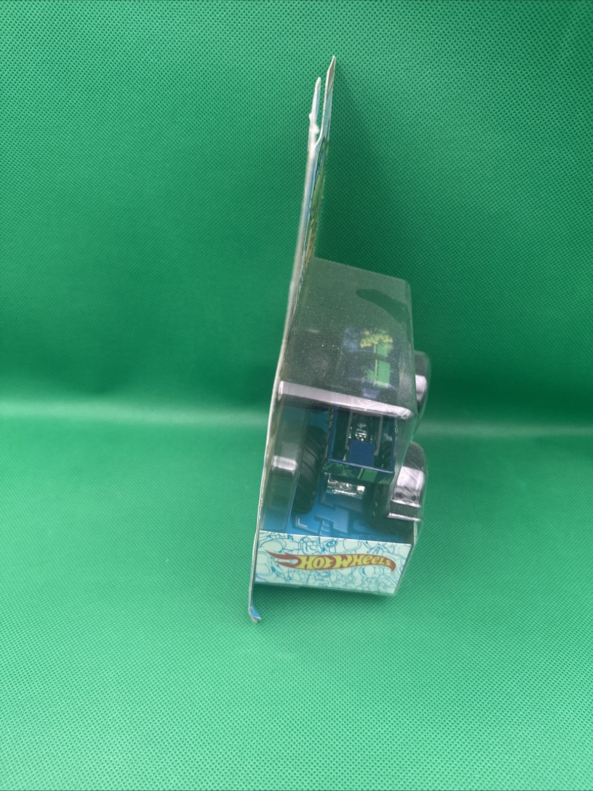 2020 Hot Wheels Monster Trucks TMNT Leonardo Character Monster Truck! - toyscardscomics