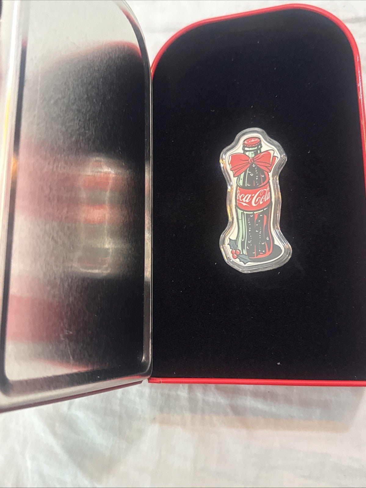 2025 1 Oz .9999 Silver Niue Coca - Cola Holiday Bottle Tin Colorized Shaped Ltd. - toyscardscomics