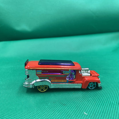 Hot Wheels Road Bandit Taxi rot/grau HW Art Cars Neu/OVP Jeepney Sammeltaxi Bus