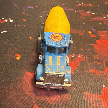 Matchbox Peterbilt 1981 Diecast Cement Truck Concrete Mixer Blue Yellow 1:80
