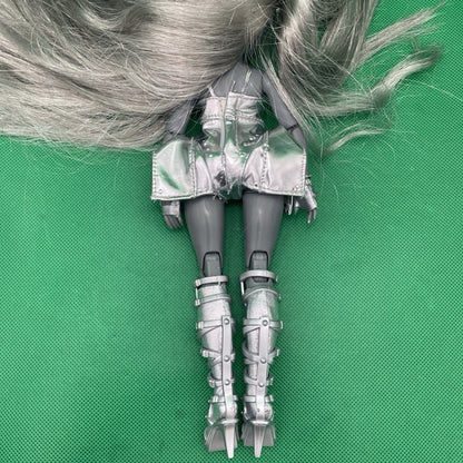MGA Rainbow High Shadow High Luna Madison Fashion Doll Silver Grey