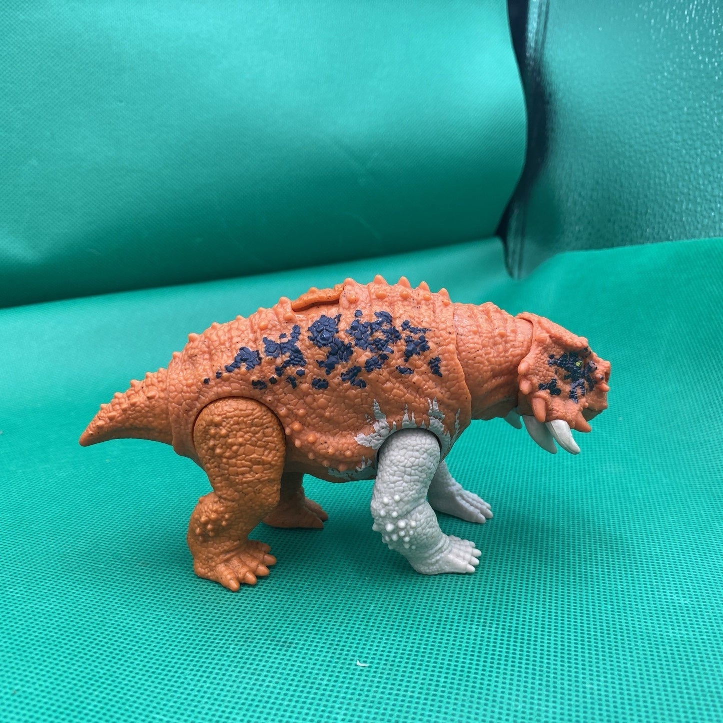 Jurassic Park Scutosaurus Figure Track & Explore Orange Prehistoric Dinosaur 6"