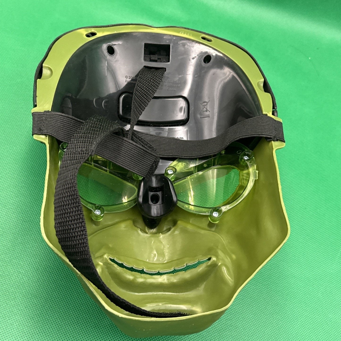 Incredible Hulk Marvel Hasbro Kids Face Mask & Foam Hands/Fists W Straps
