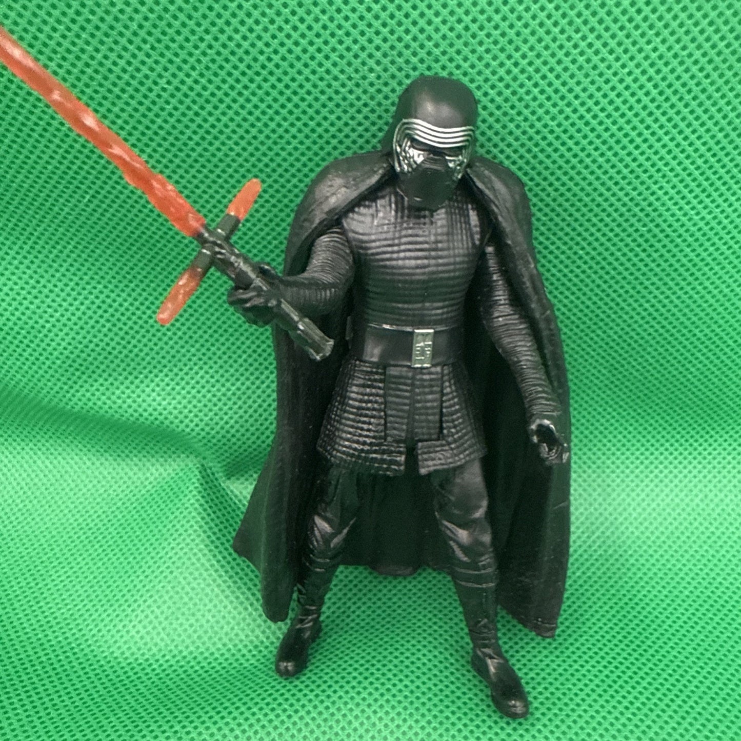 2016 Kylo Ren Star Wars Figure With Removable Cape and Lightsaber!