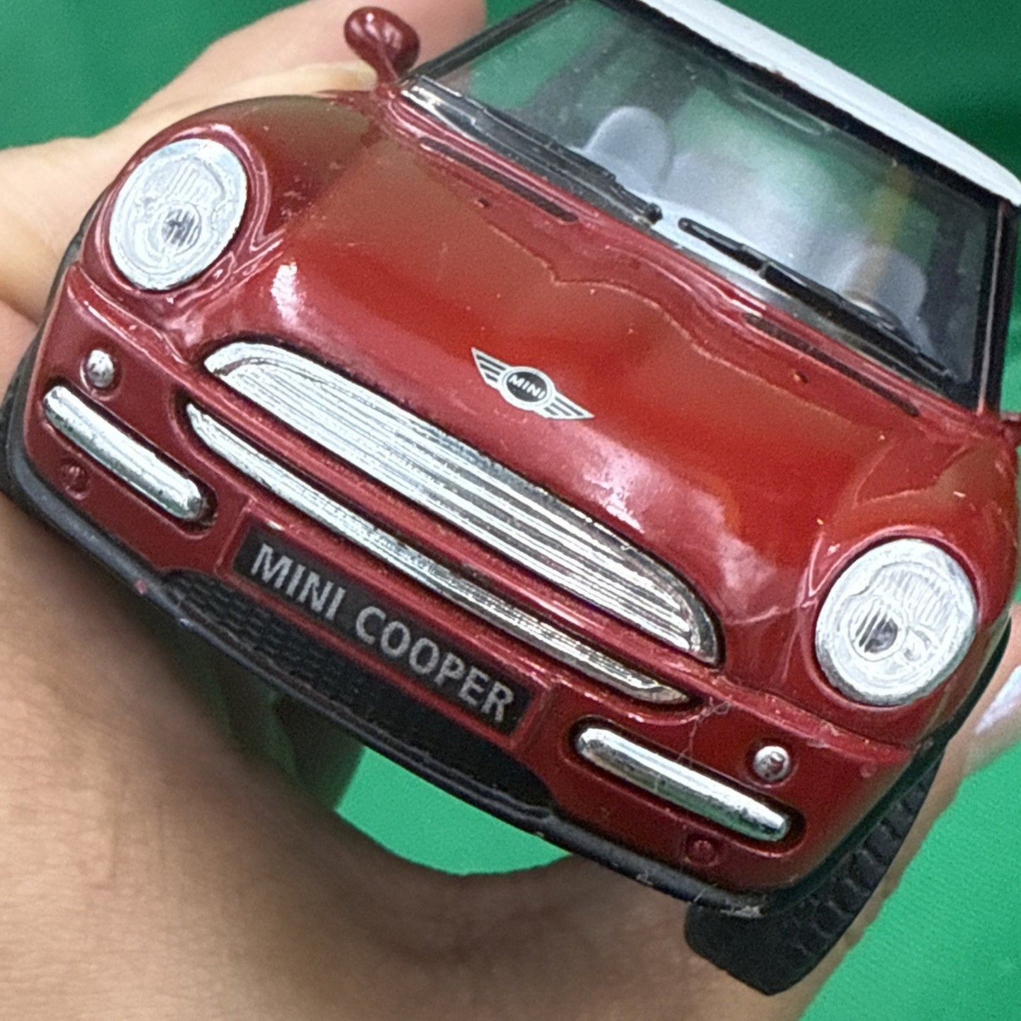 KINSMART NEW MINI COOPER DIECAST CAR 1:28 scale RED.