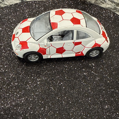 Kinsmart 1 / 32nd Volkswagen New Beetle, friction vehicle.