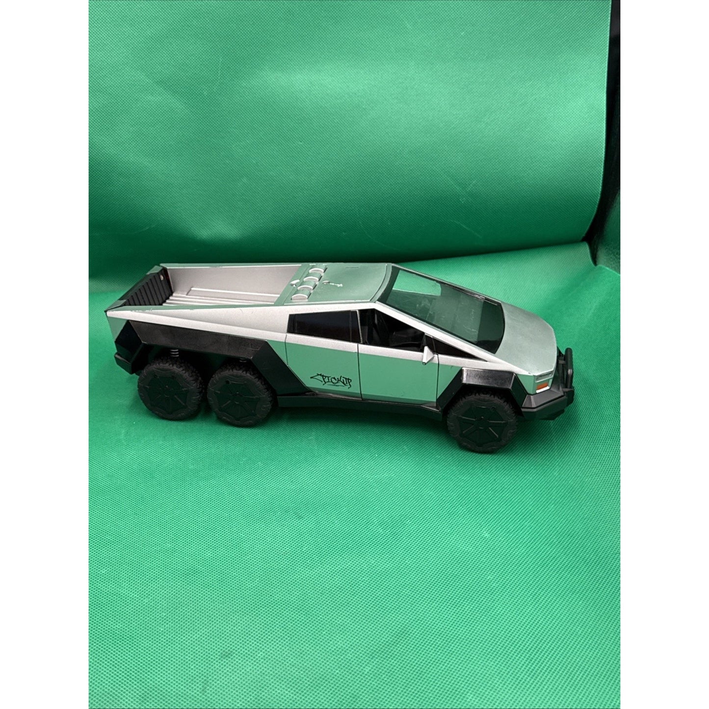 UNKNOWN BRAND PLASTIC SILVER CYBER TRUCK LOOKING FRICTION VEHICLE, Sound Tested
